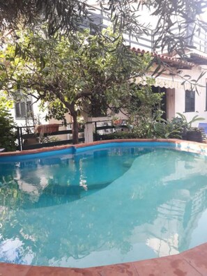 Apartamento, 2 habitaciones, fumadores, patio | Piscina | Una piscina al aire libre