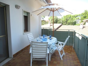 Appartamento, 1 camera da letto, balcone, vista giardino | Ristorazione all'aperto