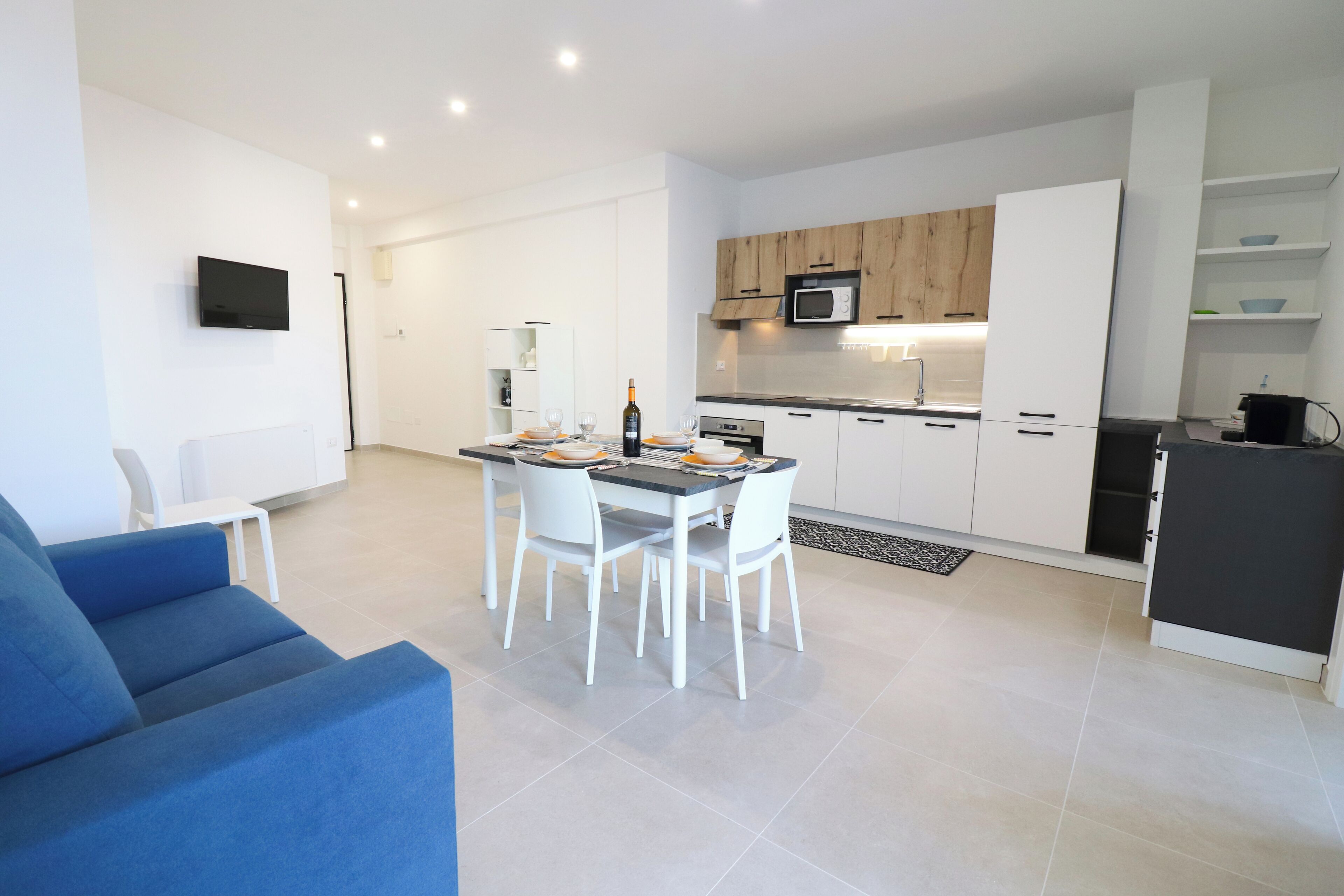 Casa, 2 habitaciones, balcón, vista a la ciudad | Interior