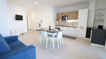Casa, 2 habitaciones, balcón, vista a la ciudad | Interior
