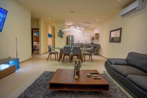 Apartment, 3 Bedrooms, Accessible, Smoking | Dining