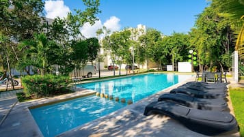 Departamento, 3 habitaciones, con acceso para personas discapacitadas, para fumadores | Alberca | Alberca al aire libre