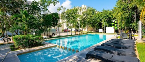 Departamento, 3 habitaciones, con acceso para personas discapacitadas, para fumadores | Alberca | Alberca al aire libre