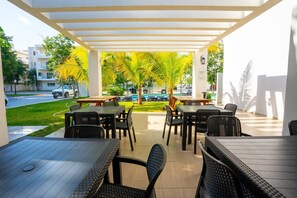 Apartment, 3 Bedrooms, Accessible, Smoking | Exterior