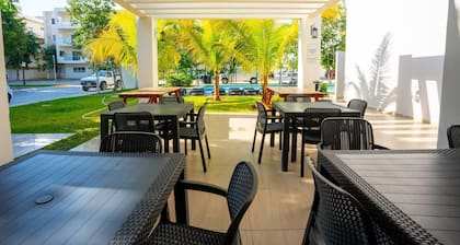 Luxury Apartment With Poll