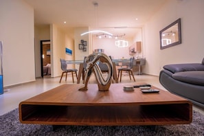 Apartment, 3 Bedrooms, Accessible, Smoking | Interior