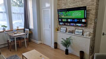 Apartment, 1 Bedroom | Living room