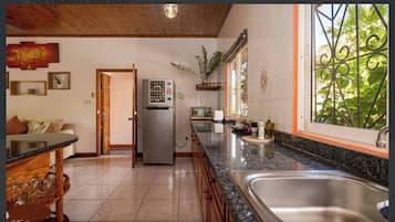 Room, 2 Bedrooms, Smoking, Garden View | Interior