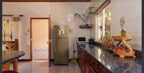 Kamer, 2 slaapkamers, roken, uitzicht op tuin | Interieur