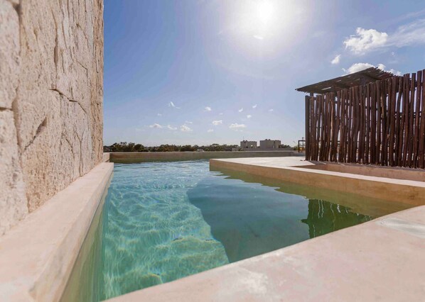 Departamento, 2 habitaciones, balcón | Alberca | Alberca al aire libre 