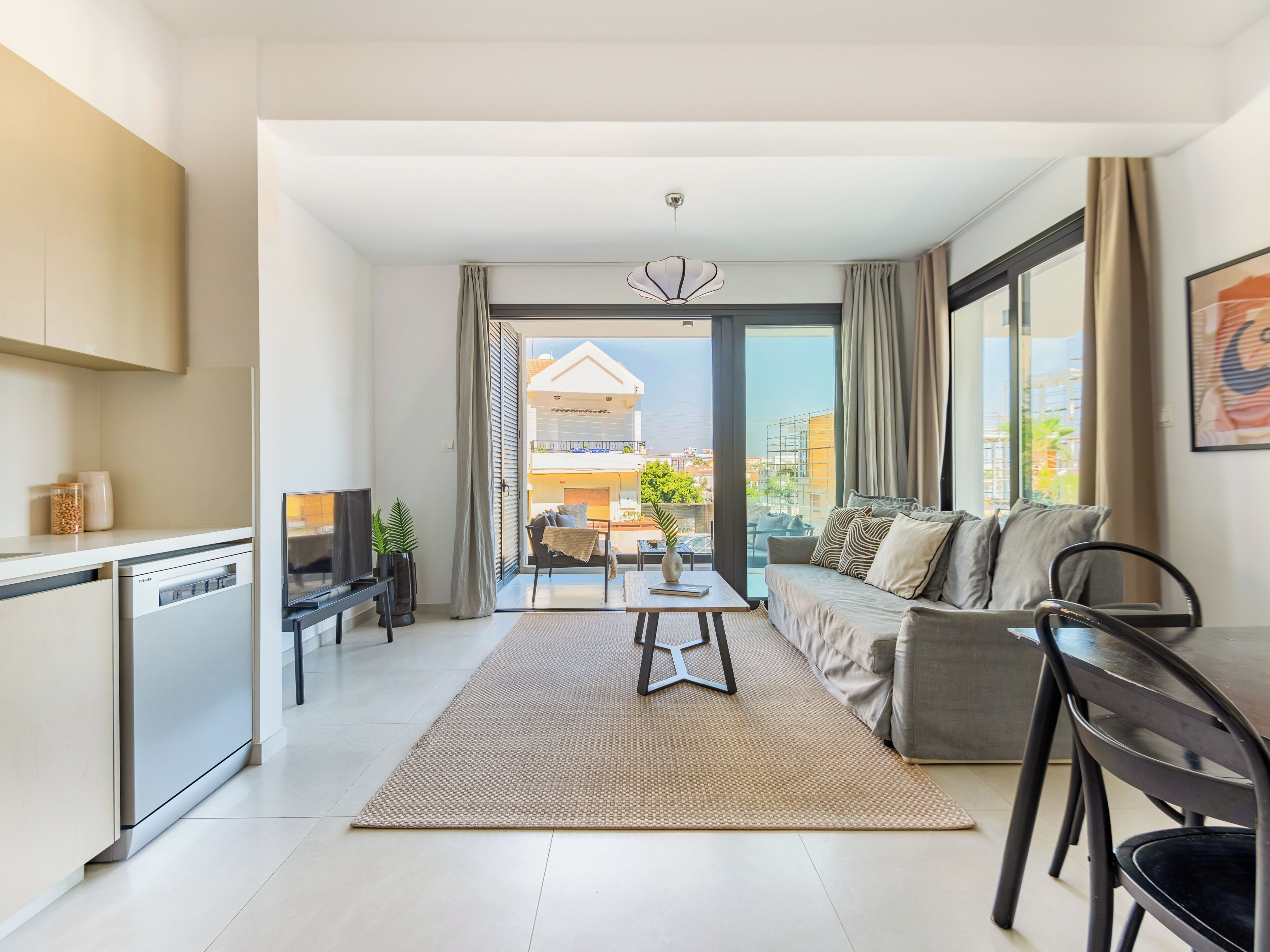 Apartment, 2 Bedrooms, Balcony, City View | Living room