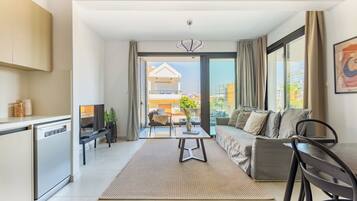Apartment, 2 Bedrooms, Balcony, City View | Living room
