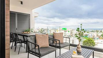 Appartement, 2 slaapkamers, balkon, uitzicht op de stad | Balkon