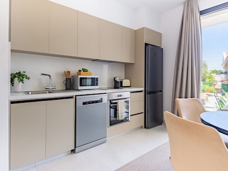 Studio, Multiple Bedrooms, Balcony, City View | Living room