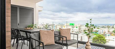 Appartement, 2 slaapkamers, balkon, uitzicht op de stad | Balkon