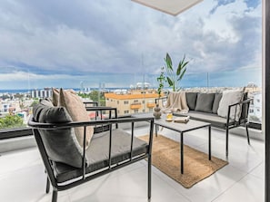 Appartement, 2 slaapkamers, balkon, uitzicht op stad | Balkon