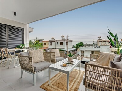 Sanders Only Limassol - Full Building