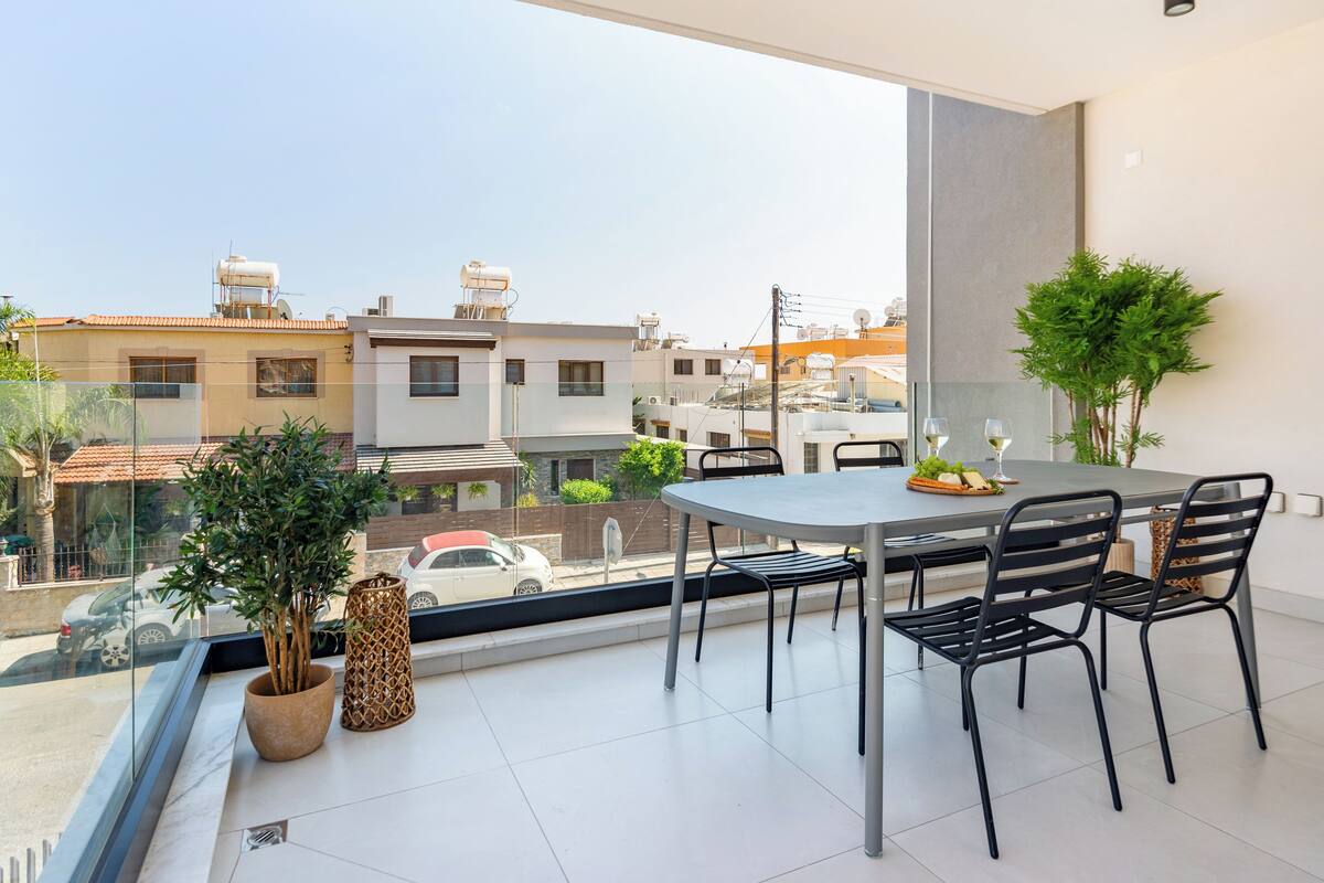 Lejlighed - 2 soveværelser - balkon - byudsigt | Balkon