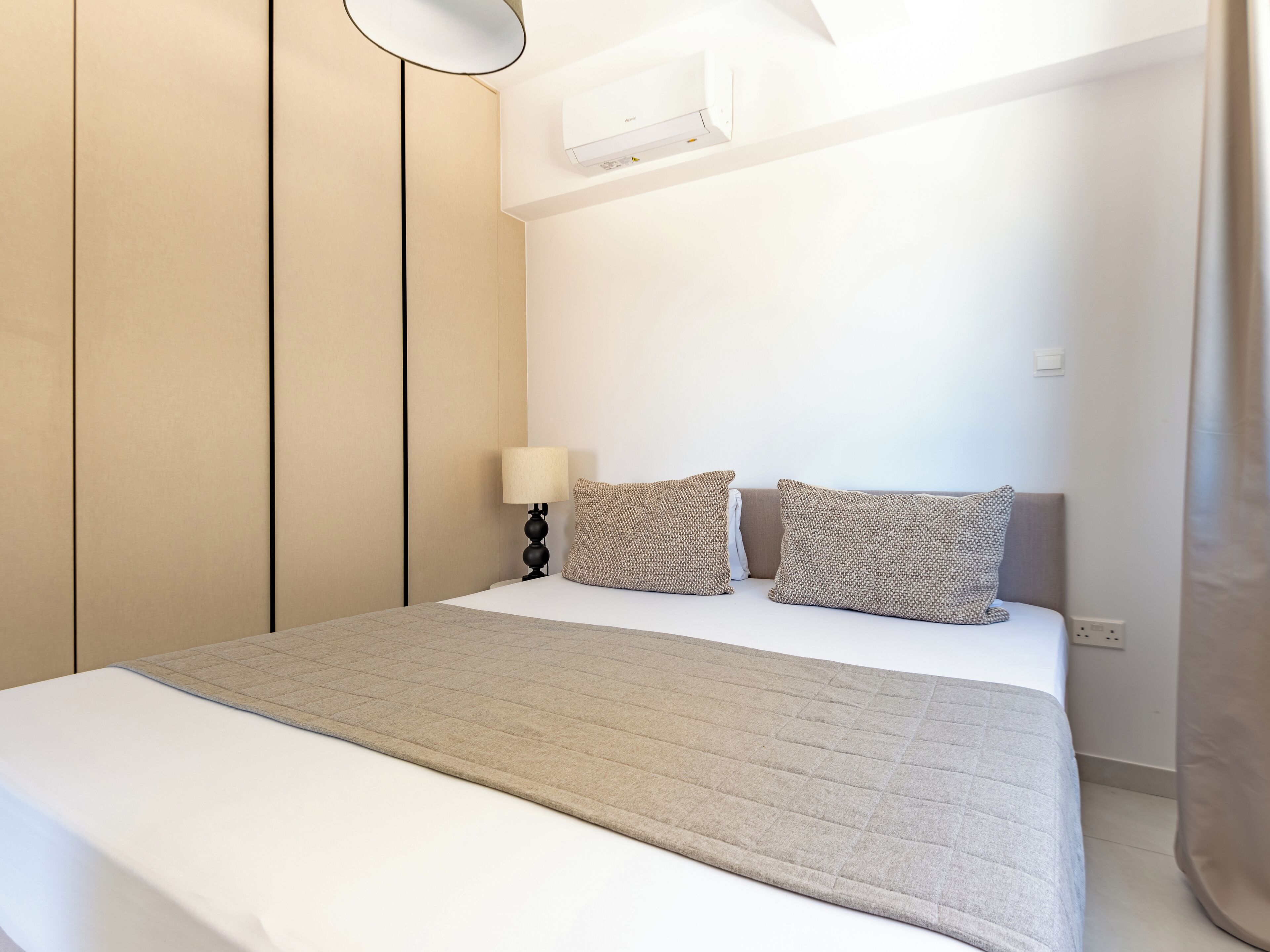 开间, 多间卧室, 阳台, 城市景观 | 1 多间卧室