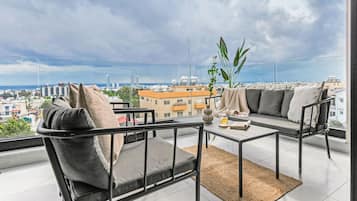 Apartamento, 2 quartos, sacada, vista para a cidade | Sacada