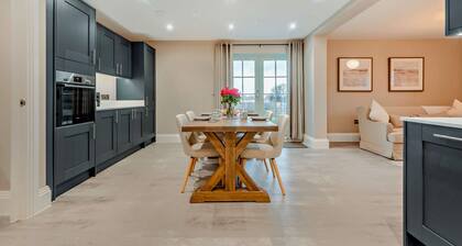 Stylish dog friendly Cotswold holiday apartment in Burford - Riverview