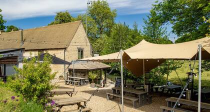 Stylish dog friendly Cotswold holiday apartment in Burford - Riverview