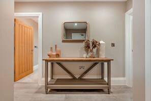 Interior - Stylish dog friendly Cotswold holiday apartment in Burford - Riverview (Burford)