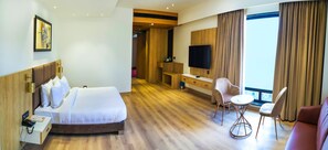 Habitación doble Deluxe | Minibar, escritorio y espacio para trabajar con laptop 