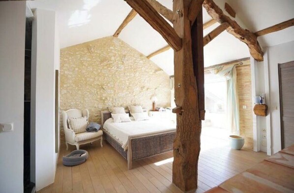 6 عدّة غرف نوم ومكتب ومكواة/لوح كي وسرير سفر