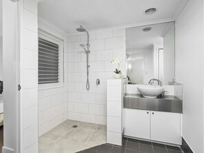 Bathroom - Palm Cove Get a Way (Palm Cove)