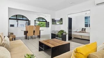 Deluxe Apartment, 1 King Bed, Poolside | Living area