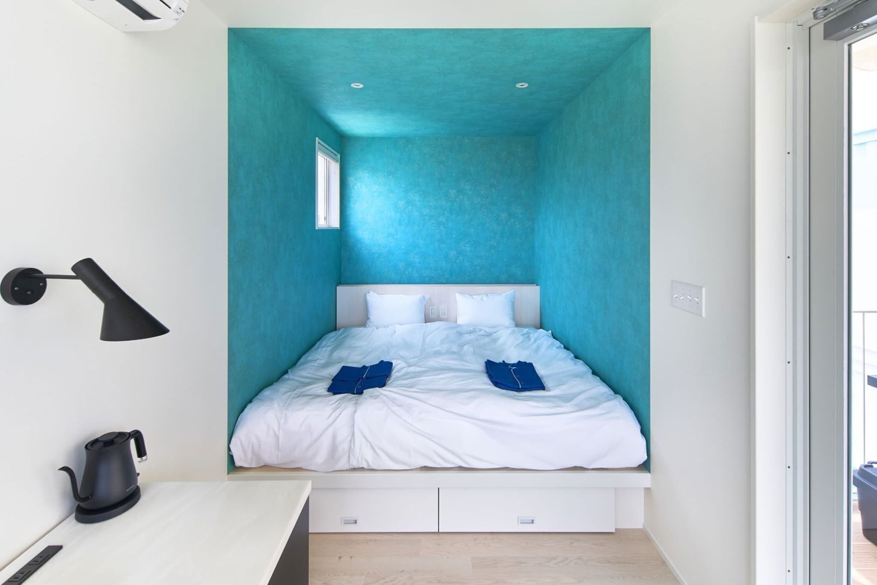 Down comforters, in-room safe, blackout drapes, free WiFi