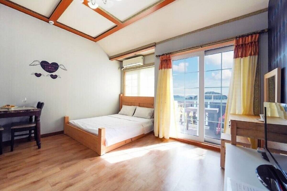 Room (Pansy)