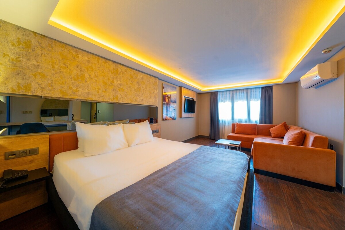 Standard Double Room | Minibar, WiFi (free), bed sheets