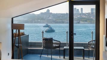 Panorama penthouse, Meerdere bedden, uitzicht op zee | Balkon