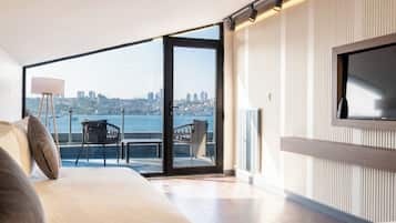 Attico panoramico, letti multipli, vista mare | 1 camera, minibar, Wi-Fi gratuito, lenzuola