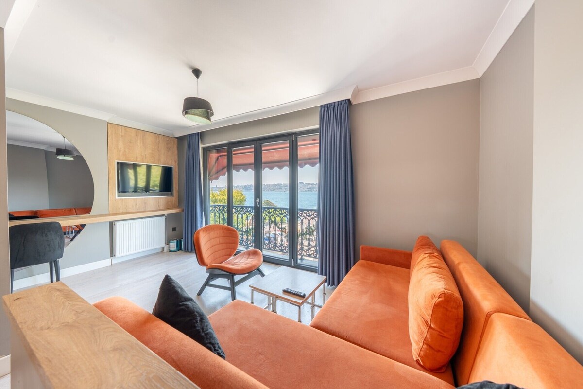 Double Room with Full Bosphorus View | Minibar, WiFi (free), bed sheets