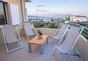 Balcony - Villa Cool with Private Pool (Malevizi)
