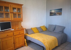 1 chambre, fer et planche à repasser, lit parapluie, draps fournis