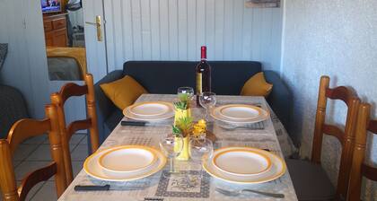 Appartement paisible dans une pinĂšde Ă 5 minutes Ă pied de la plage