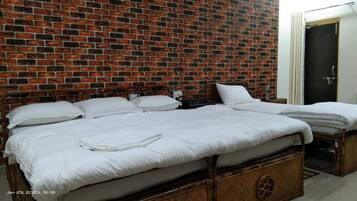 Deluxe Room | Bed sheets