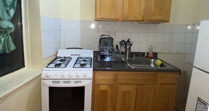 15 minutes Away from Manhattan &Harlem Via train or car