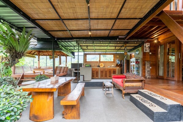 Outdoor dining