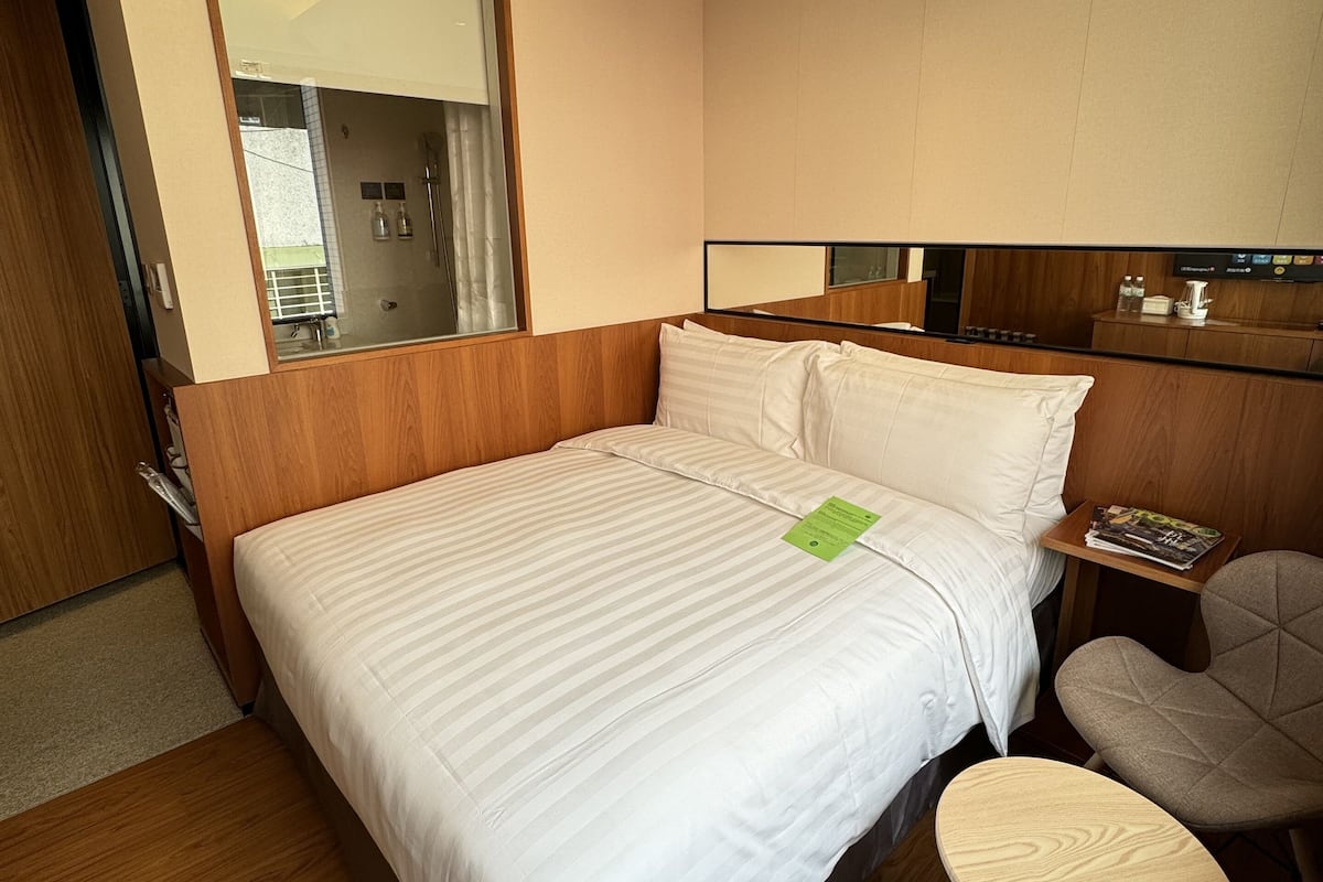 Standard Double Room | Peralatan tempat tidur premium, gebar bulu kapas, tilam berlapik