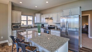 コーヒー / ティーメーカー、冷蔵庫、電子レンジ、コンロ