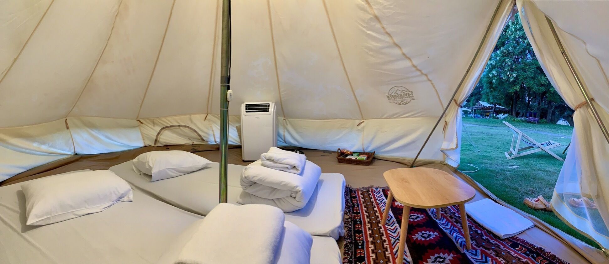 Minibar, free WiFi, bed sheets