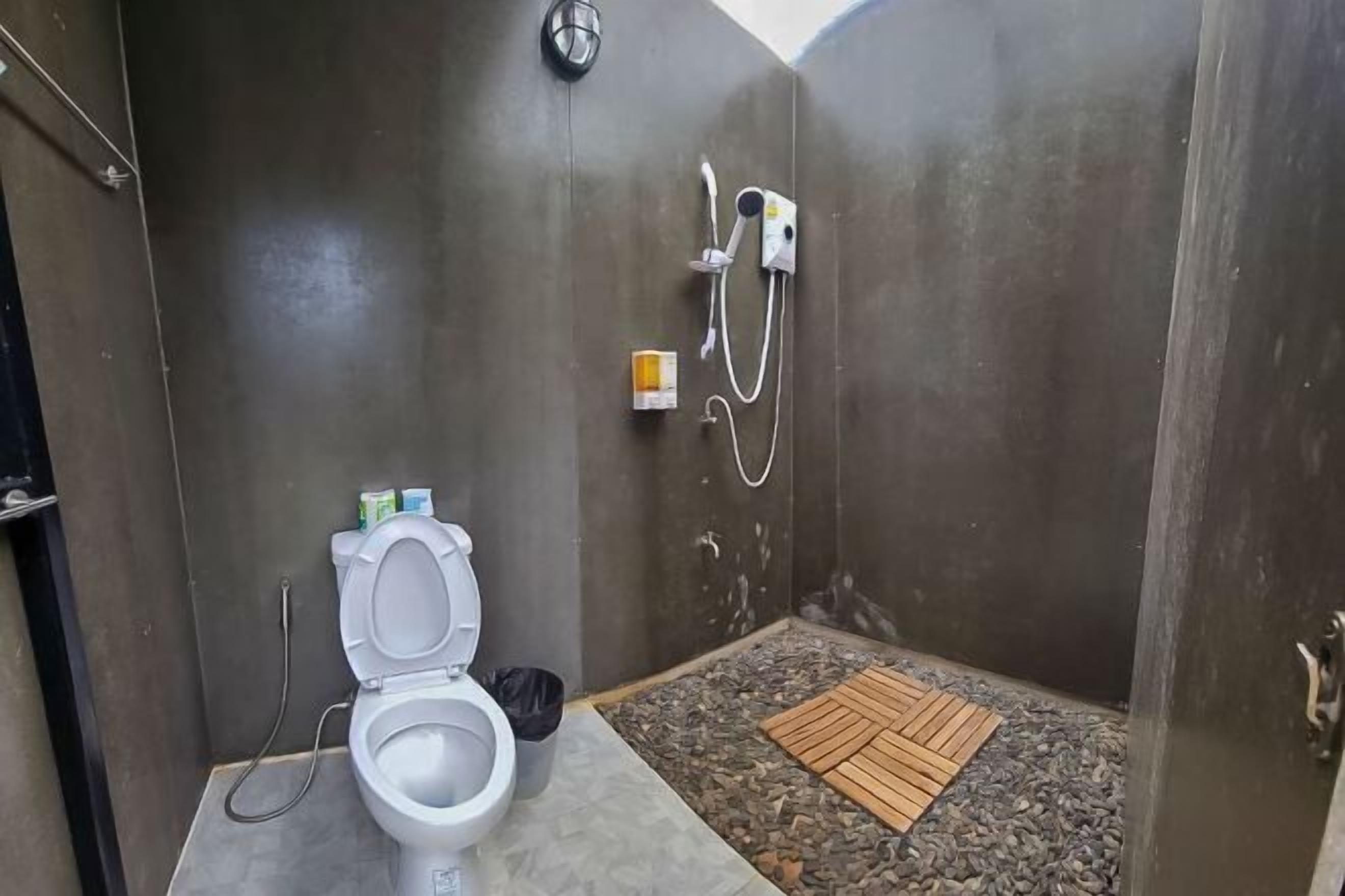 Bagno | Doccia, soffione a pioggia, set di cortesia gratuito, bidet