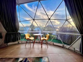 Minibar, wifi gratis y ropa de cama 