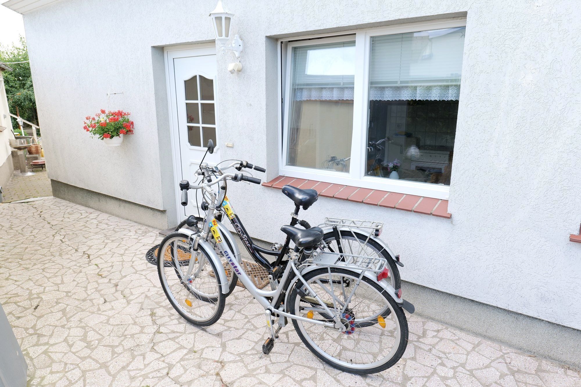 2 Fahrräder inklusive