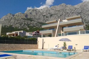 Pool - Holiday Home in Makarska near Biokovo Mountains (Makarska)